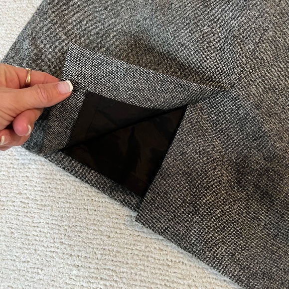 NOT FOR SALE Banana Republic gray and black lined stretch v-neck dress - Picture 6 of 11